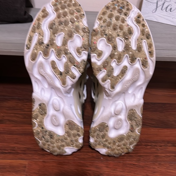 Size 9 Nike Phish Multi Colored Men’s Sneakers. Barley worn. Great condition. - Picture 4 of 5